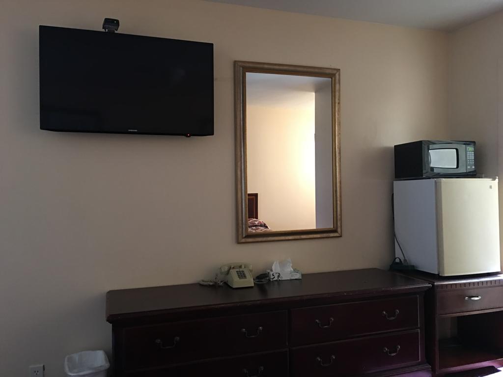 Knotty Pine Motel Salisbury Buitenkant foto