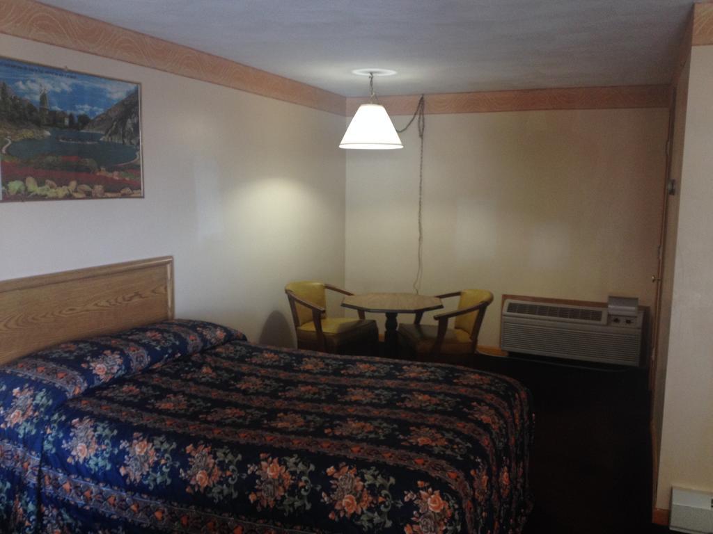 Knotty Pine Motel Salisbury Buitenkant foto